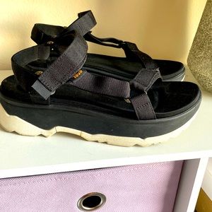 Women’s Teva Jadito Universal platform sandals